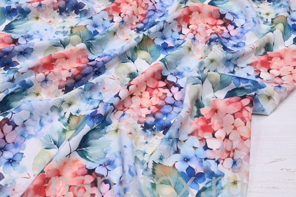 ТКАНЬ ПЛАТЕЛЬНАЯ ВИСКОЗА БАТИСТ 1800/200137 Гортензии сине-красные