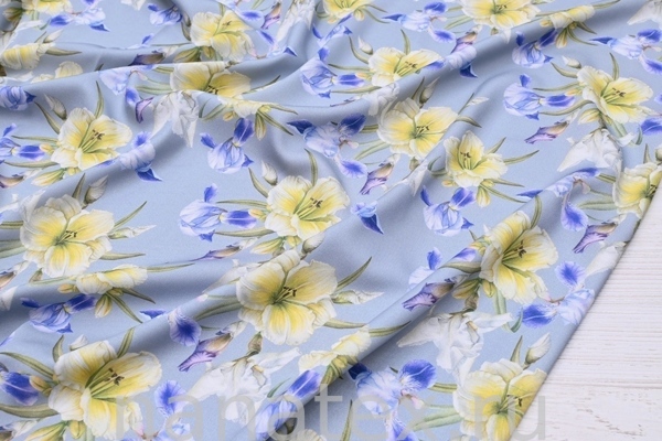 ТКАНЬ ПЛАТЕЛЬНАЯ ВИСКОЗА ТВИЛ 1430/200151 Ирисы и лилии на серо-голубом