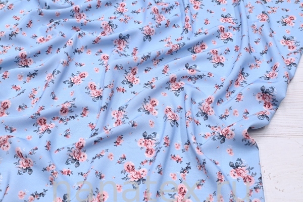 ТКАНЬ ПЛАТЕЛЬНАЯ ШТАПЕЛЬ 1597/200456 Розочки на голубом