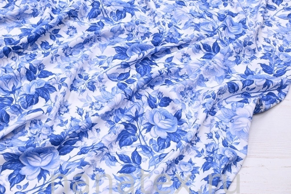 ТКАНЬ ПЛАТЕЛЬНАЯ ВИСКОЗА ТВИЛ 1430/200509 Синие розочки