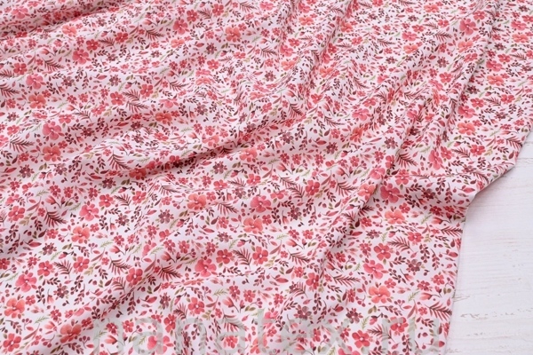 ТКАНЬ ПЛАТЕЛЬНАЯ ВИСКОЗА БАТИСТ 1800/200136 Красные цветочки