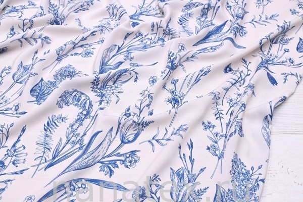 ТКАНЬ ПЛАТЕЛЬНАЯ ШТАПЕЛЬ 1597/200239 Синие цветы на кремовом
